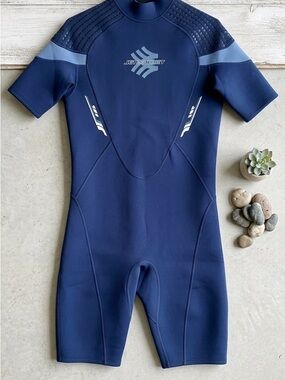 Men’s Navy Short-Sleeve Swim Rashguard Suit with Light Blue Accents